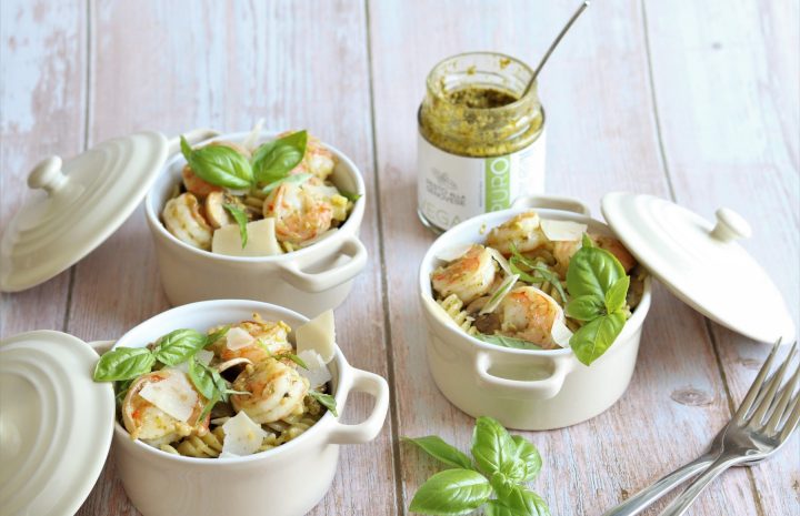 Pasta met pesto, champignons en scampi’s
