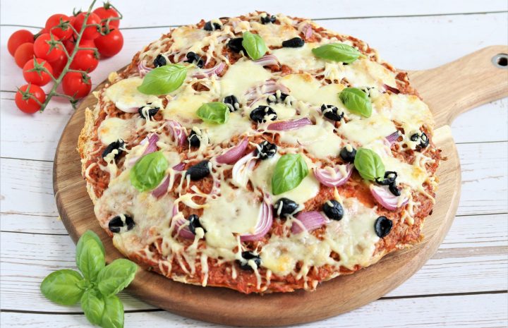 Turks Brood Pizza Met Tonijn