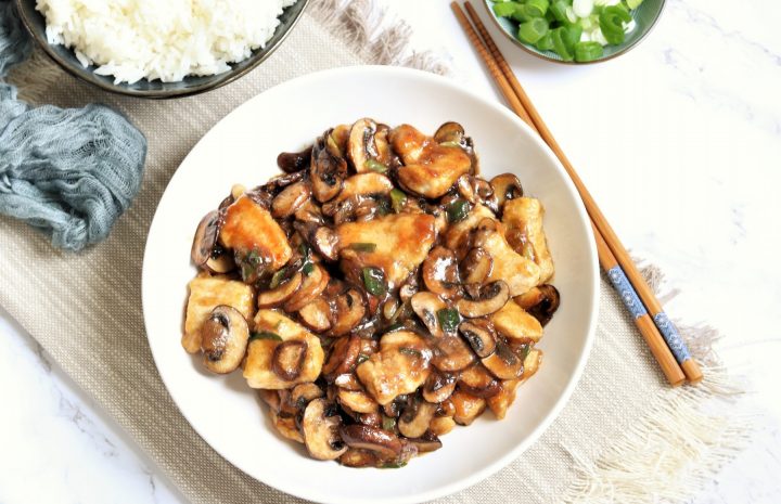 Kip Met Champignons Op Aziatische Wijzen